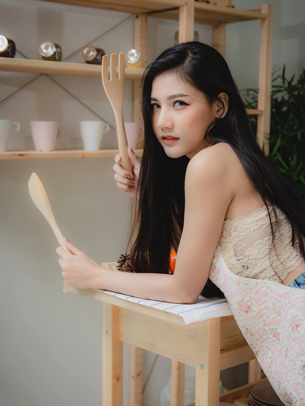 俏皮可爱小厨娘,想吃她做的美食吗?